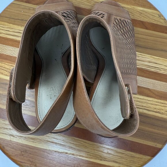 Vince Camuto Lavette Brown Peep Toe Bootie Perforated Ankle Strap Leather 8.5M - Picture 8 of 11